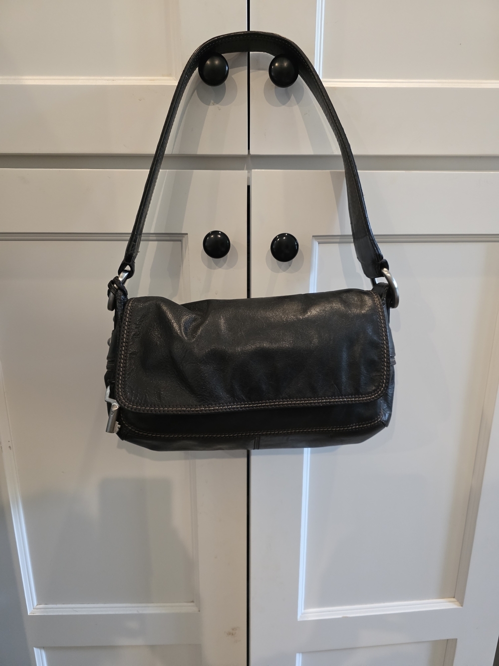 Fossil Vintage Black Leather Flap Closure Shoulder Bag - Picture 11 of 11